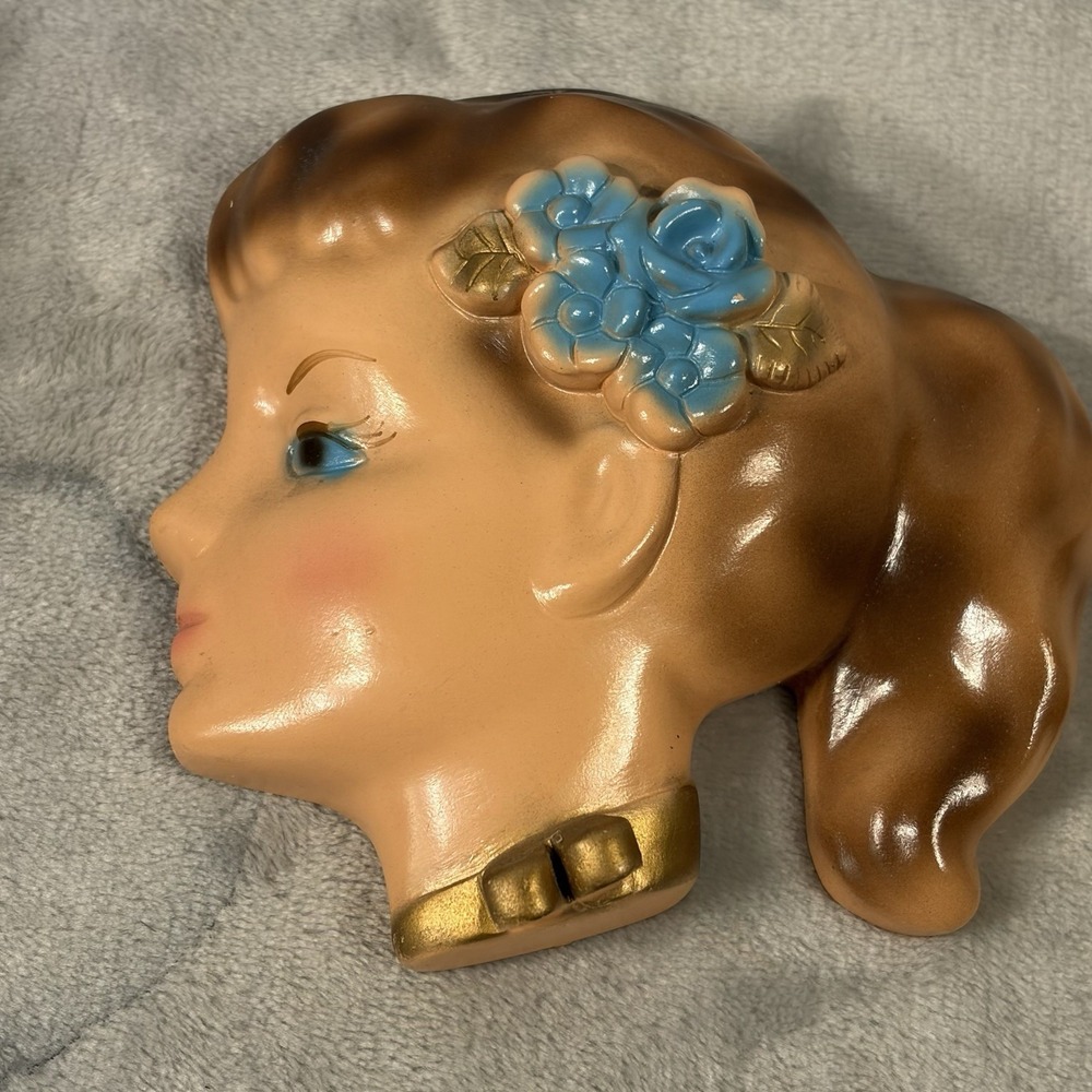 Vintage Wall Pocket Girl With Pony Tail Head Vase. Bow On Her Neck Blue Eyes - Picture 4 of 10